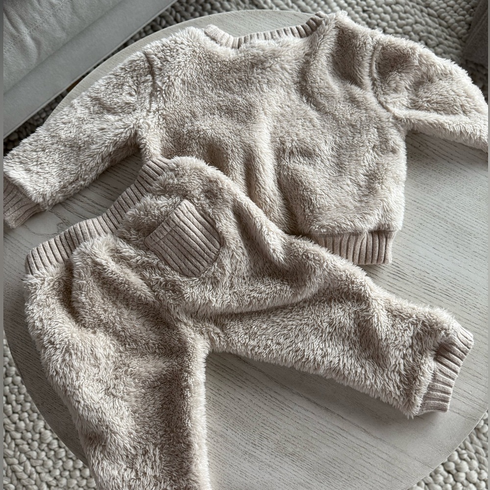 Splendid Fleece Set - Picture 2 of 3